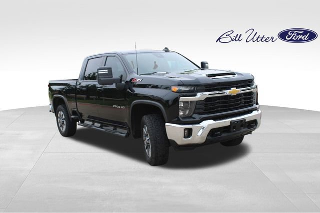 Used 2024 Chevrolet Silverado 2500 LT AWD/4WD image 3