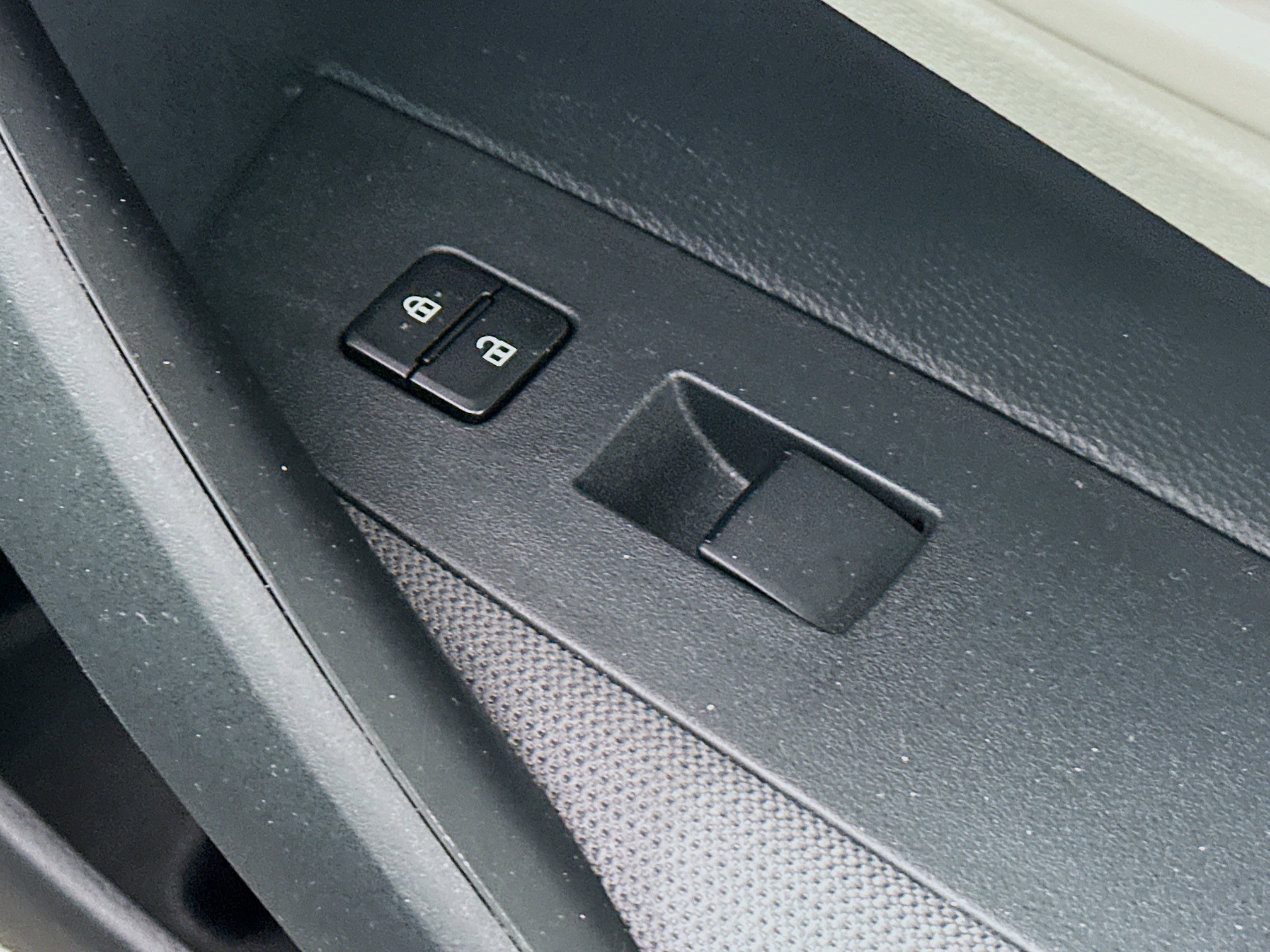 Used 2025 Toyota Corolla LE FWD image 28