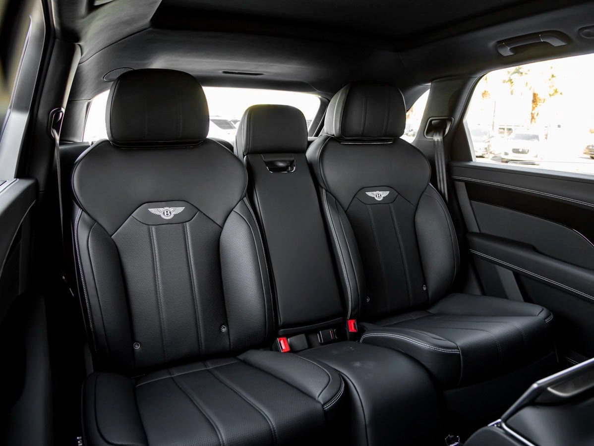 Used 2024 Bentley Bentayga Extended Wheelbase AWD/4WD image 27