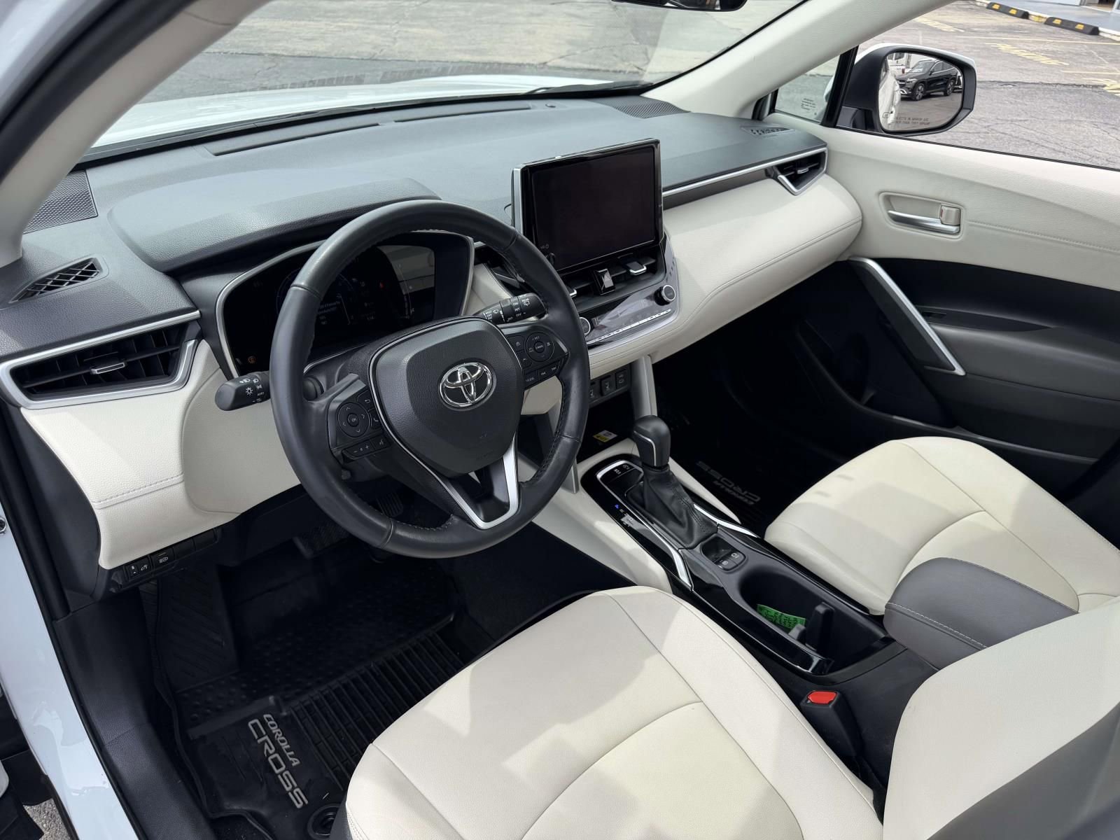 Used 2023 Toyota Corolla Cross XLE w/ Convenience Package AWD/4WD image 21