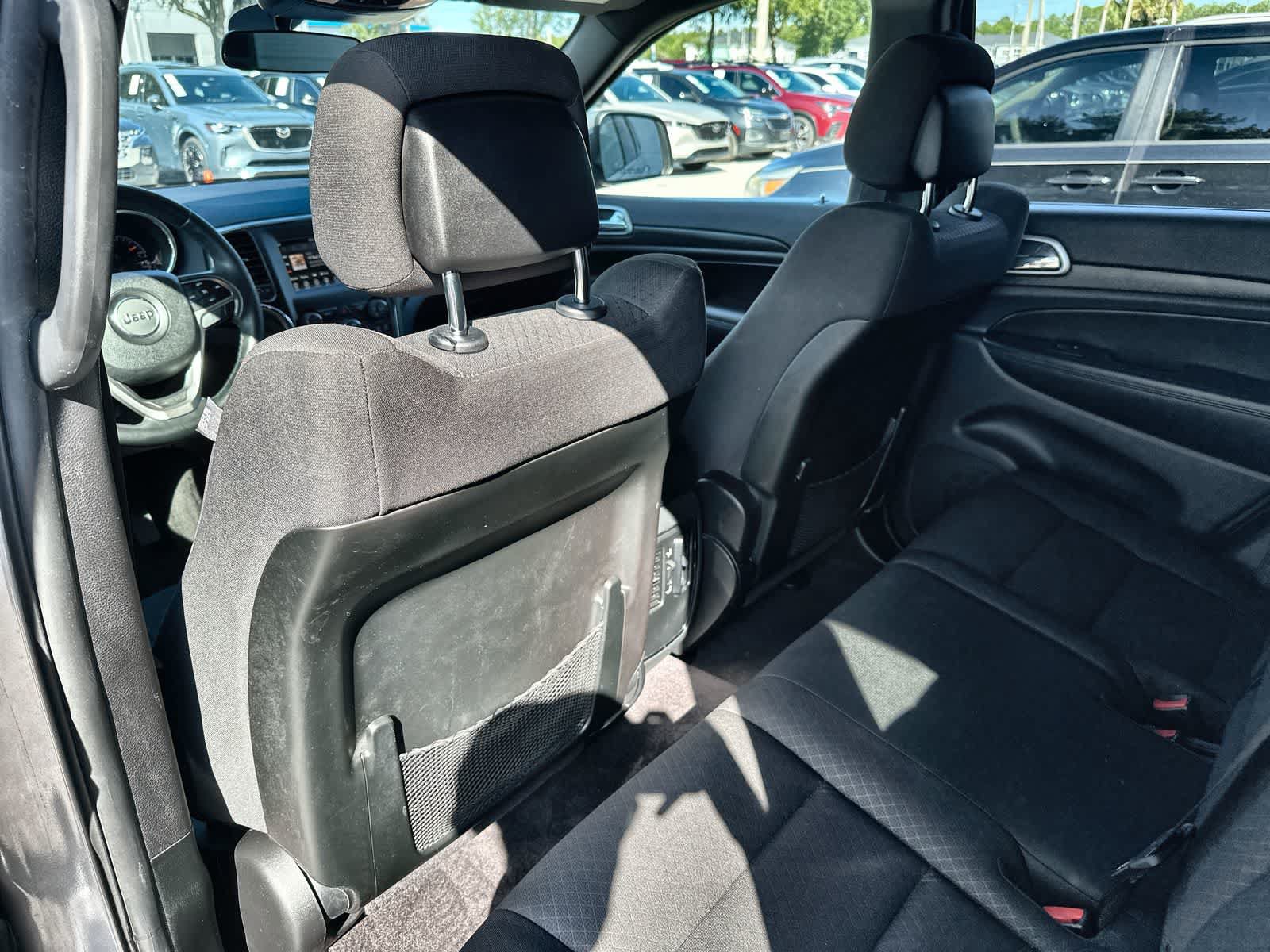 Used 2018 Jeep Grand Cherokee Laredo AWD/4WD image 17