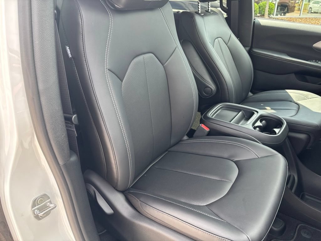 New 2027 Chrysler Pacifica Select FWD image 29