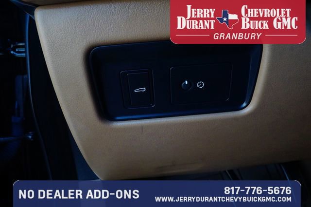 Used 2023 Jaguar XF SE RWD image 17
