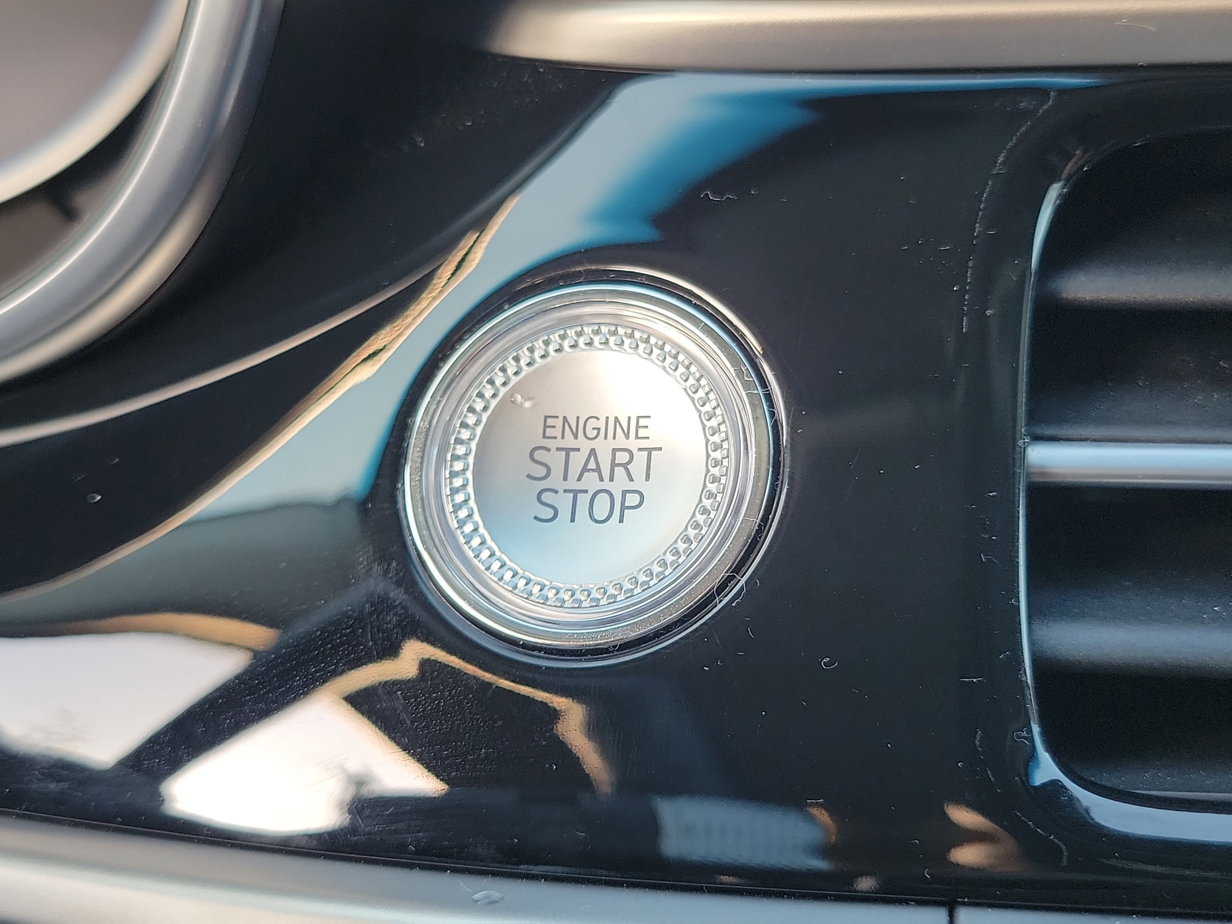 Certified 2025 Genesis G70 2.5T image 14