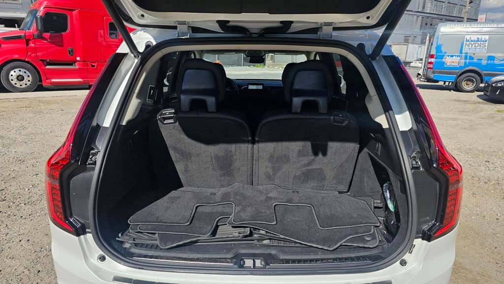 Certified 2025 Volvo XC90 T8 Plus w/ Protection Package Premier image 7