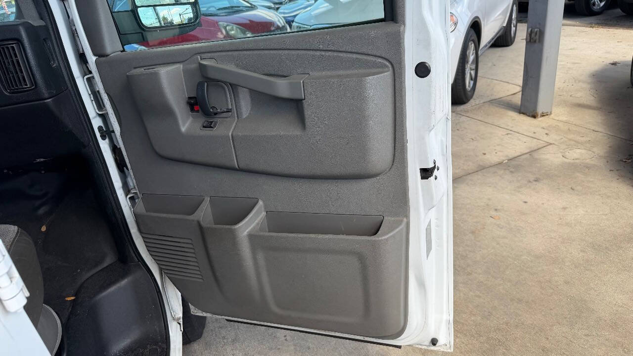 Used 2017 Chevrolet Express 2500 RWD image 14