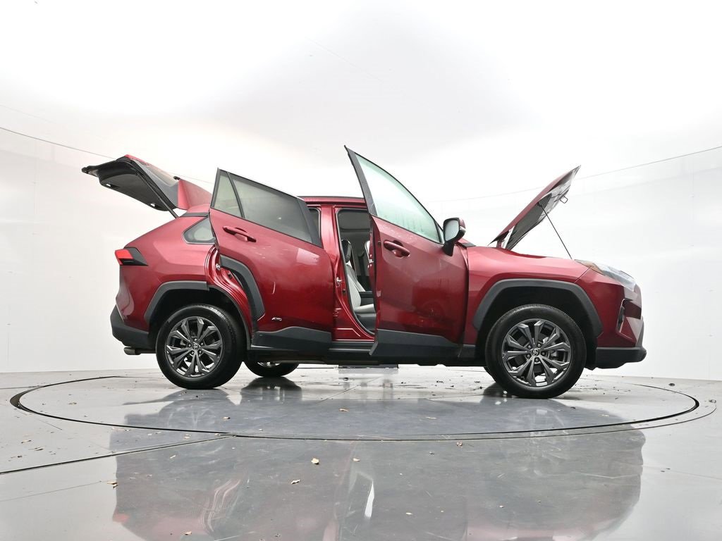 Used 2023 Toyota RAV4 XLE Premium image 41