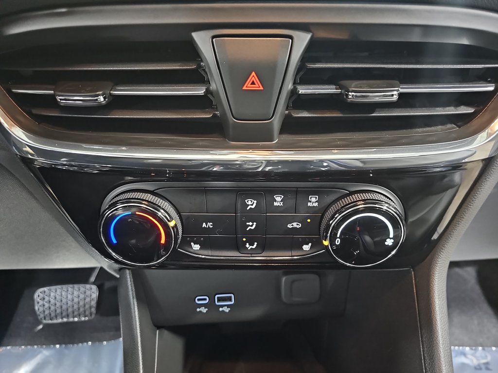 Used 2025 Buick Encore GX Sport Touring w/ Experience Buick Package AWD/4WD image 29