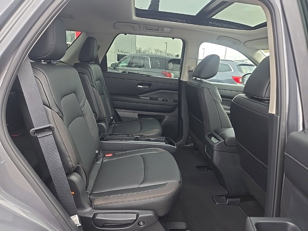 New 2026 Nissan Pathfinder SL w/ SL Premium Package image 30