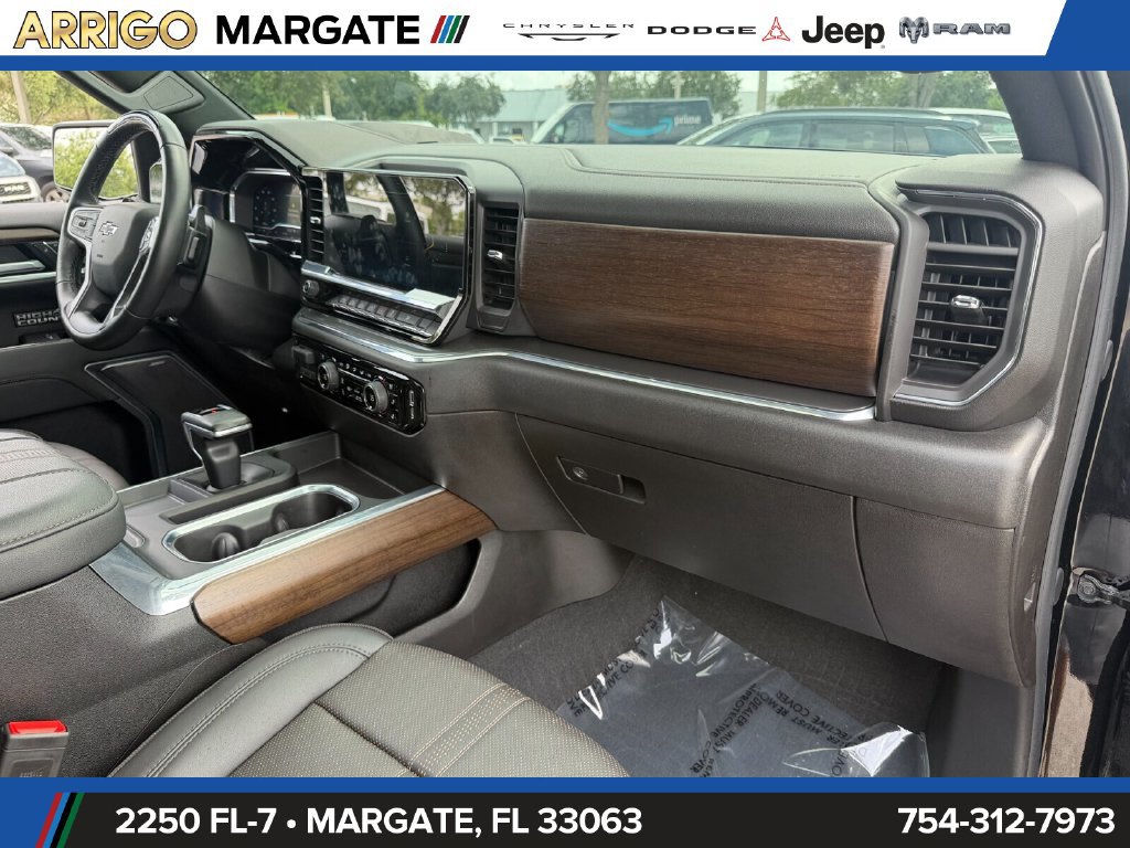 Used 2025 Chevrolet Silverado 1500 High Country w/ High Country Premium Package AWD/4WD image 19
