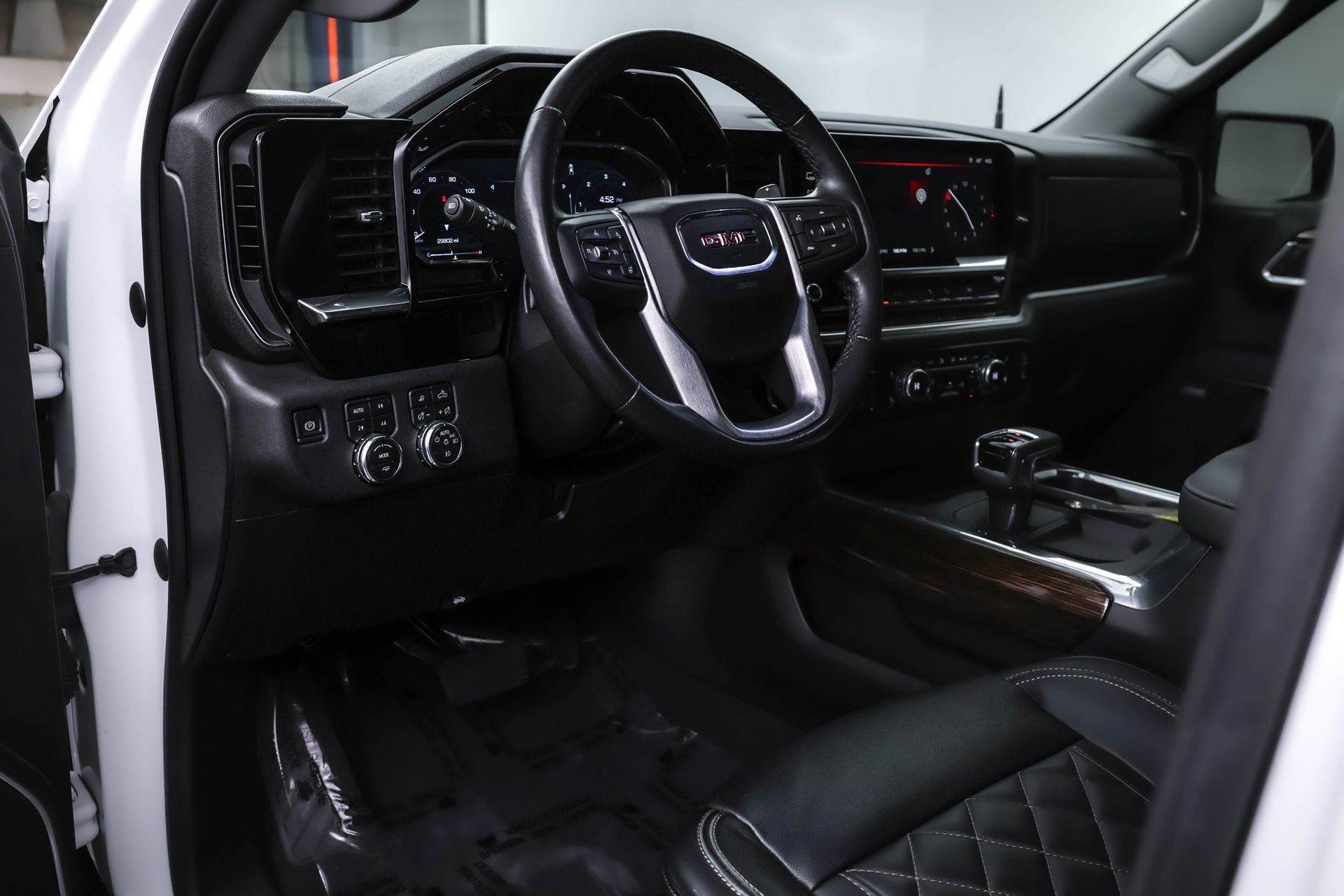 Used 2023 GMC Sierra 1500 Elevation w/ Preferred Package image 4