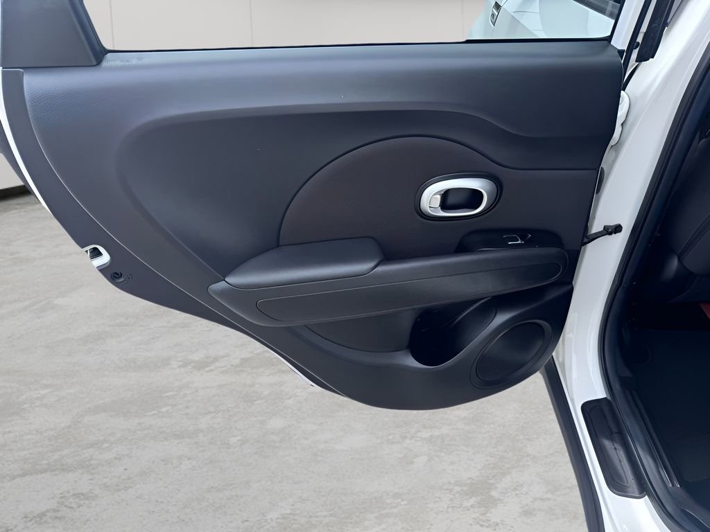 Used 2017 Kia Soul FWD image 9