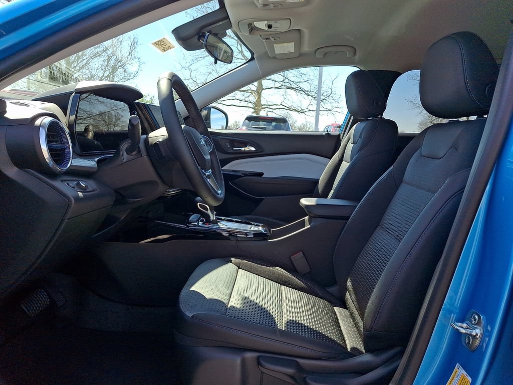New 2026 Chevrolet Trax LT w/ Driver Confidence Package FWD image 9
