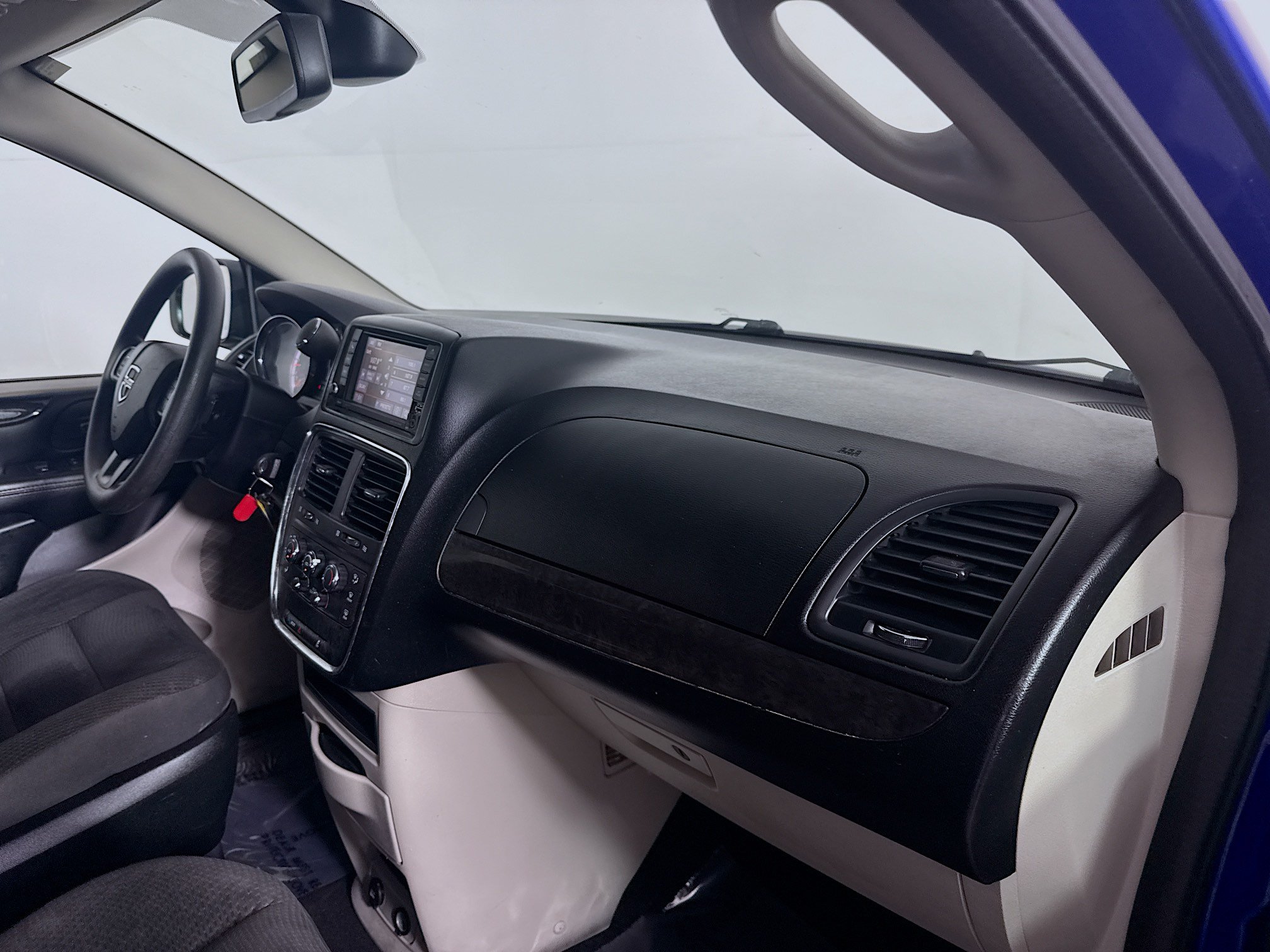 Used 2019 Dodge Grand Caravan SE FWD image 27