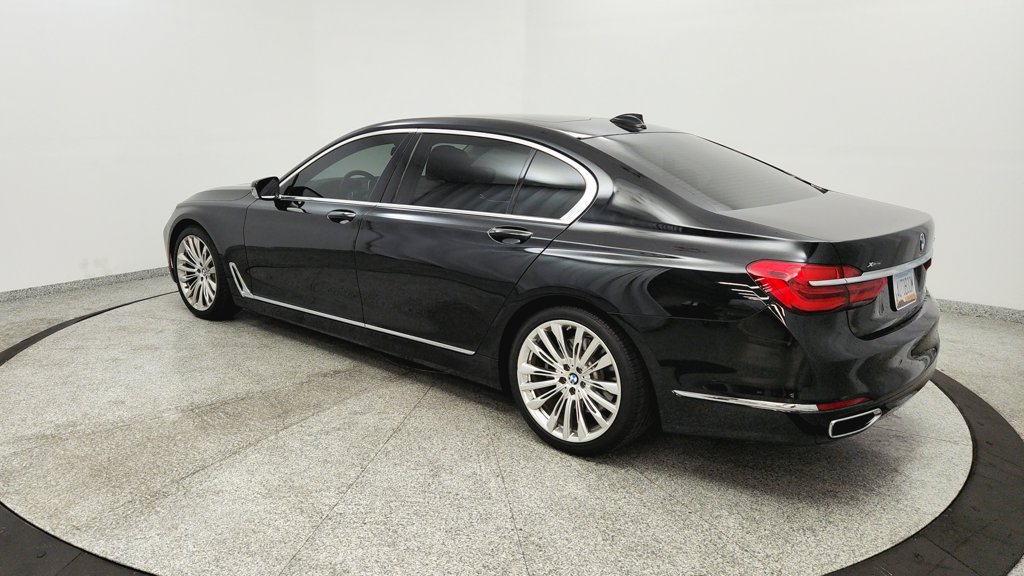 Used 2018 BMW 750i xDrive AWD/4WD image 3