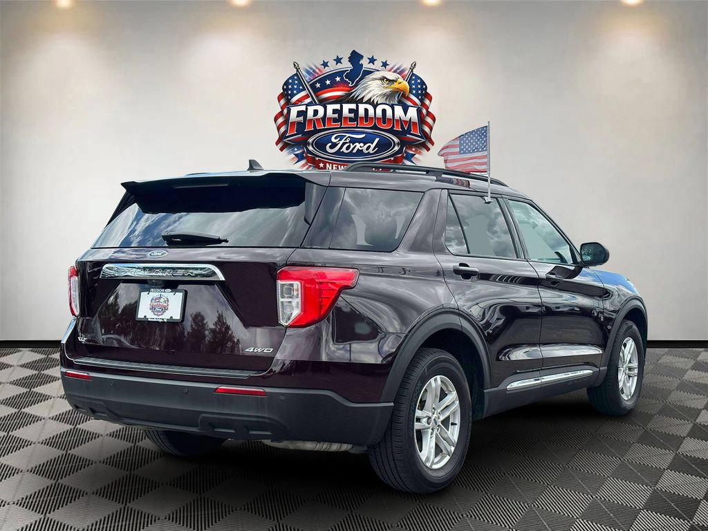 Used 2023 Ford Explorer XLT AWD/4WD image 5