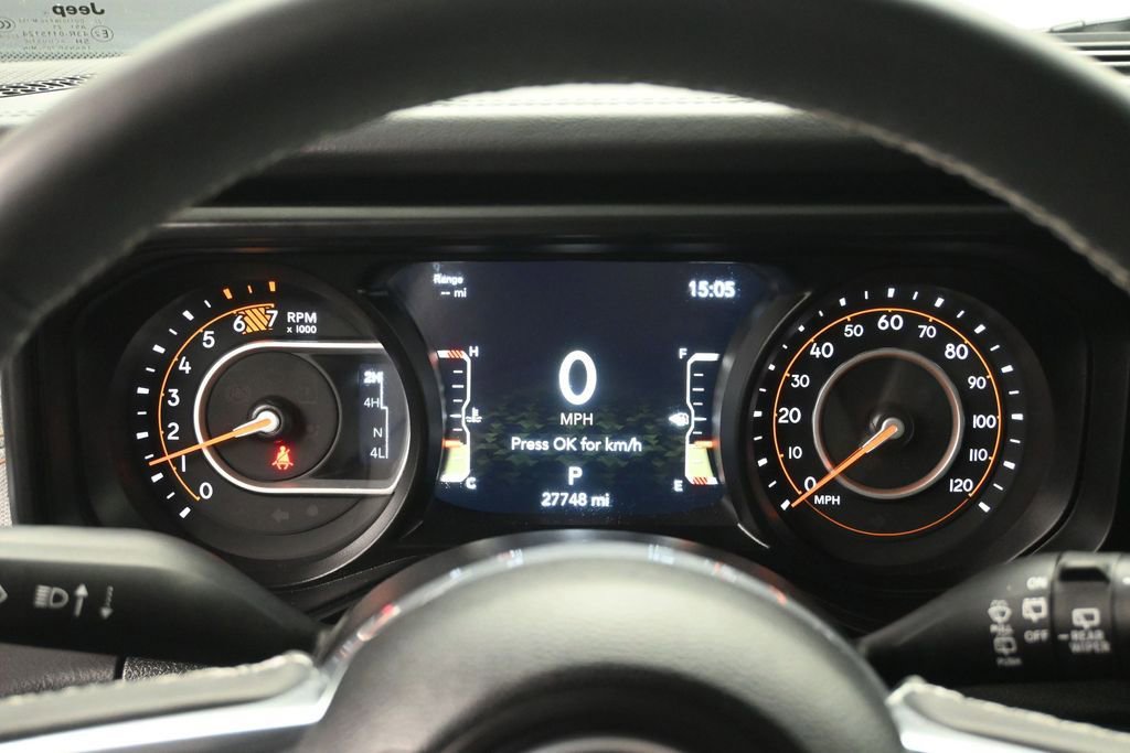 Used 2025 Jeep Wrangler Unlimited Sahara AWD/4WD image 11