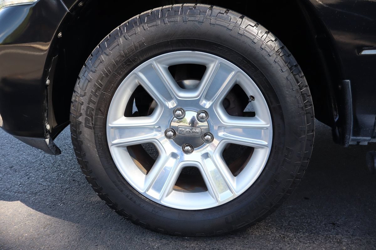 Used 2012 RAM 1500 Laramie Limited AWD/4WD image 41
