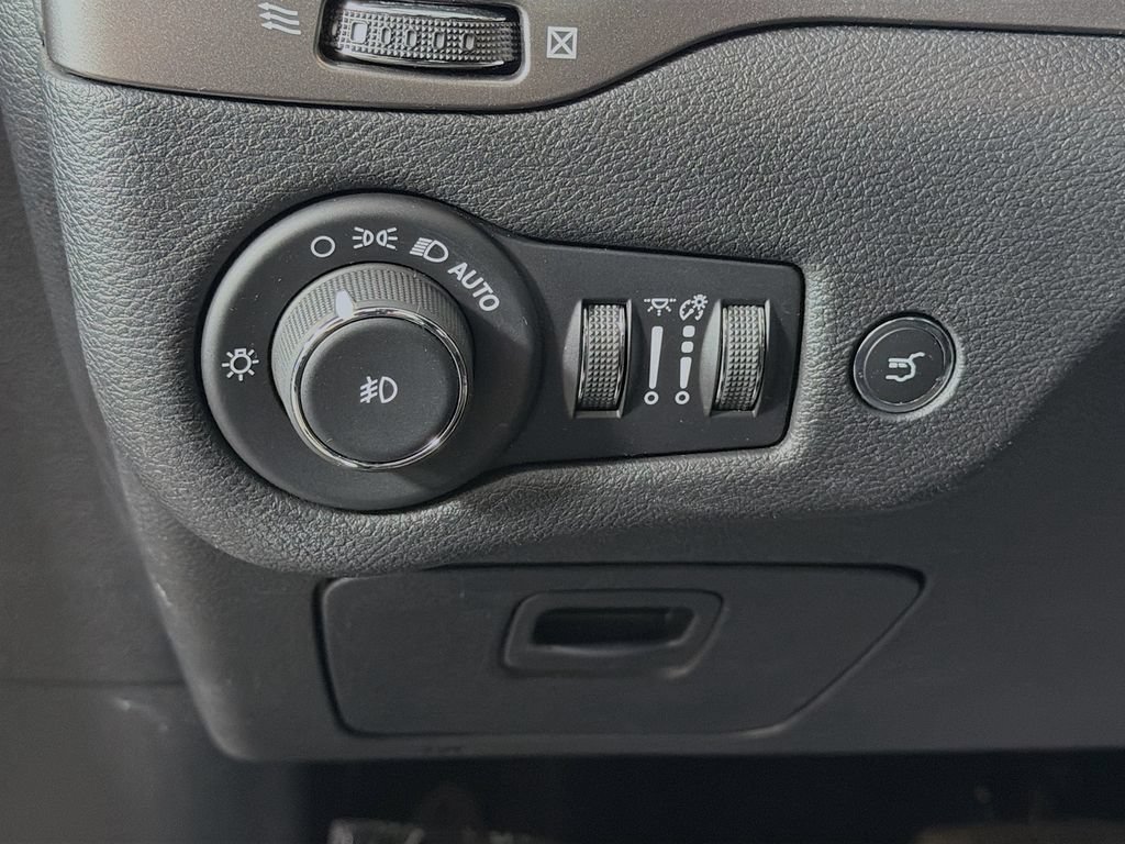 Used 2020 Jeep Cherokee Limited AWD/4WD image 10