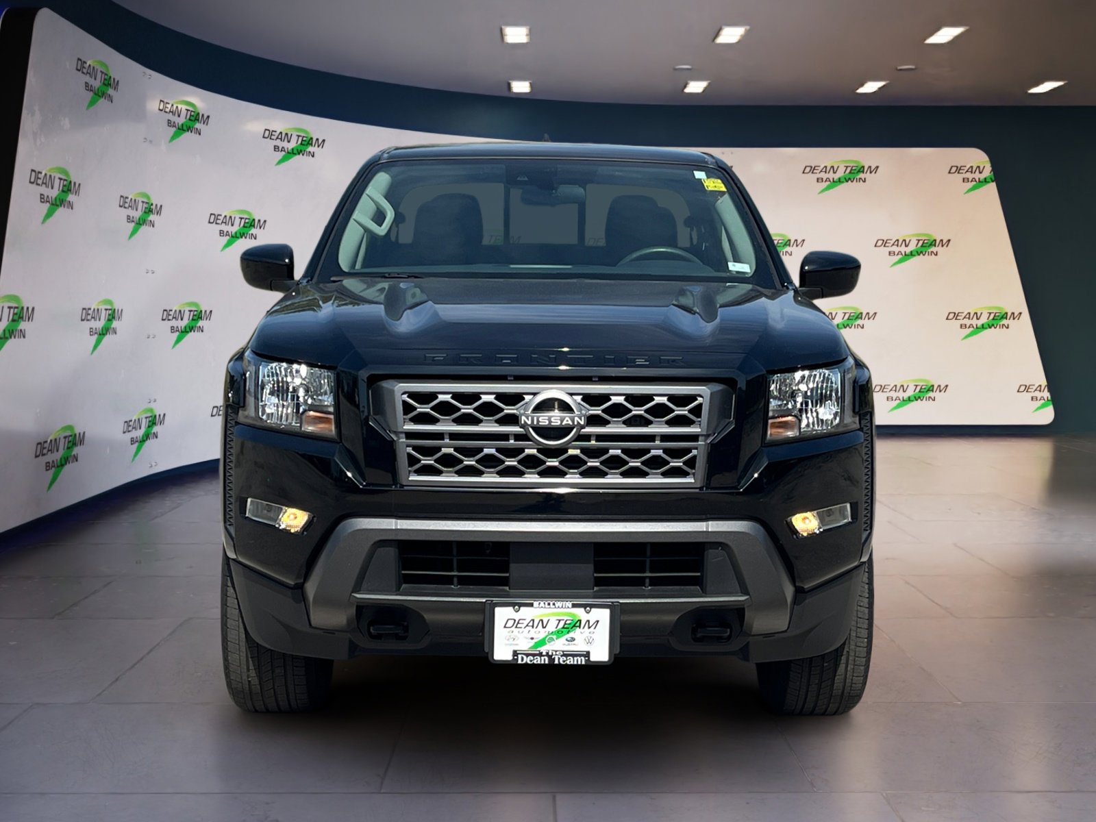 Used 2022 Nissan Frontier SV image 2