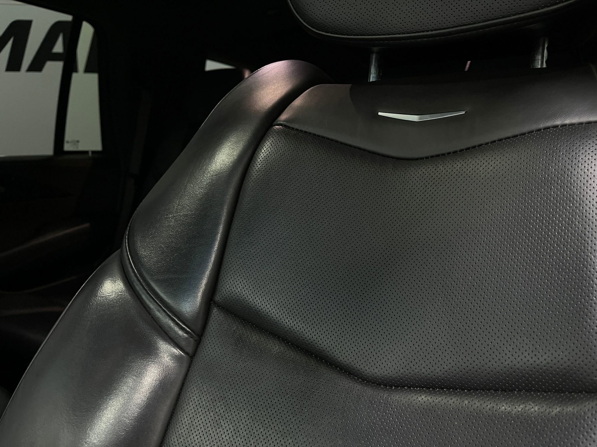 Used 2018 Cadillac Escalade Platinum AWD/4WD image 18