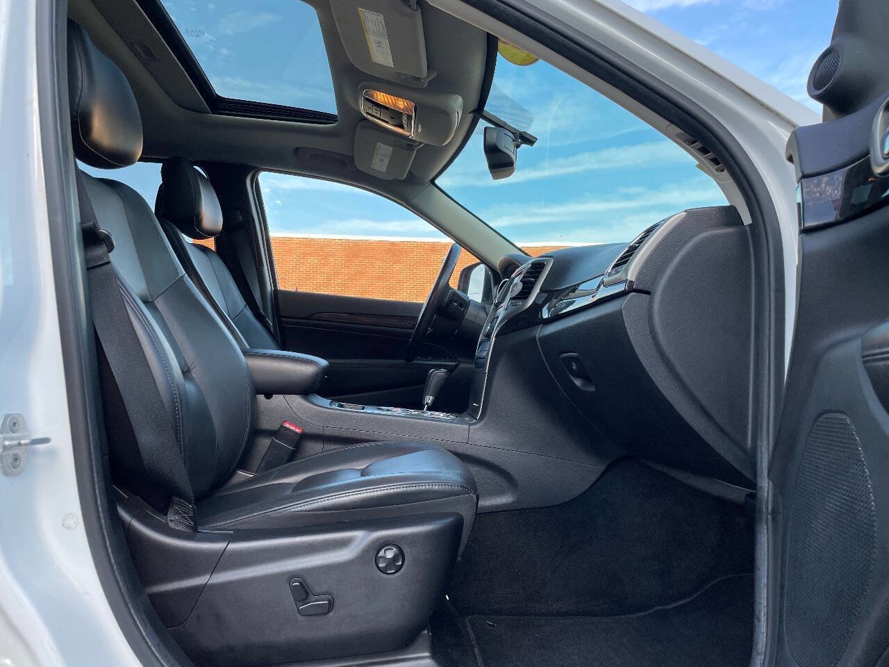 Used 2013 Jeep Grand Cherokee Laredo image 34