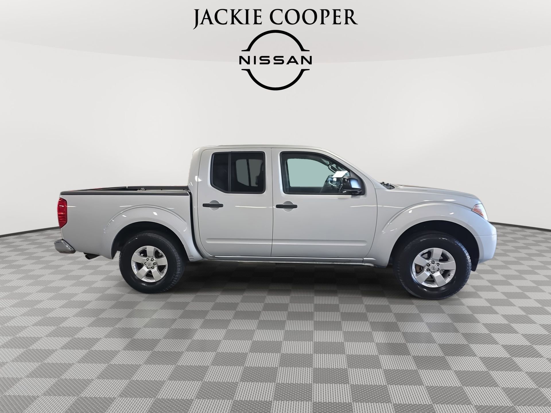 Used 2012 Nissan Frontier SV w/ SV Premium Utility Pkg image 4