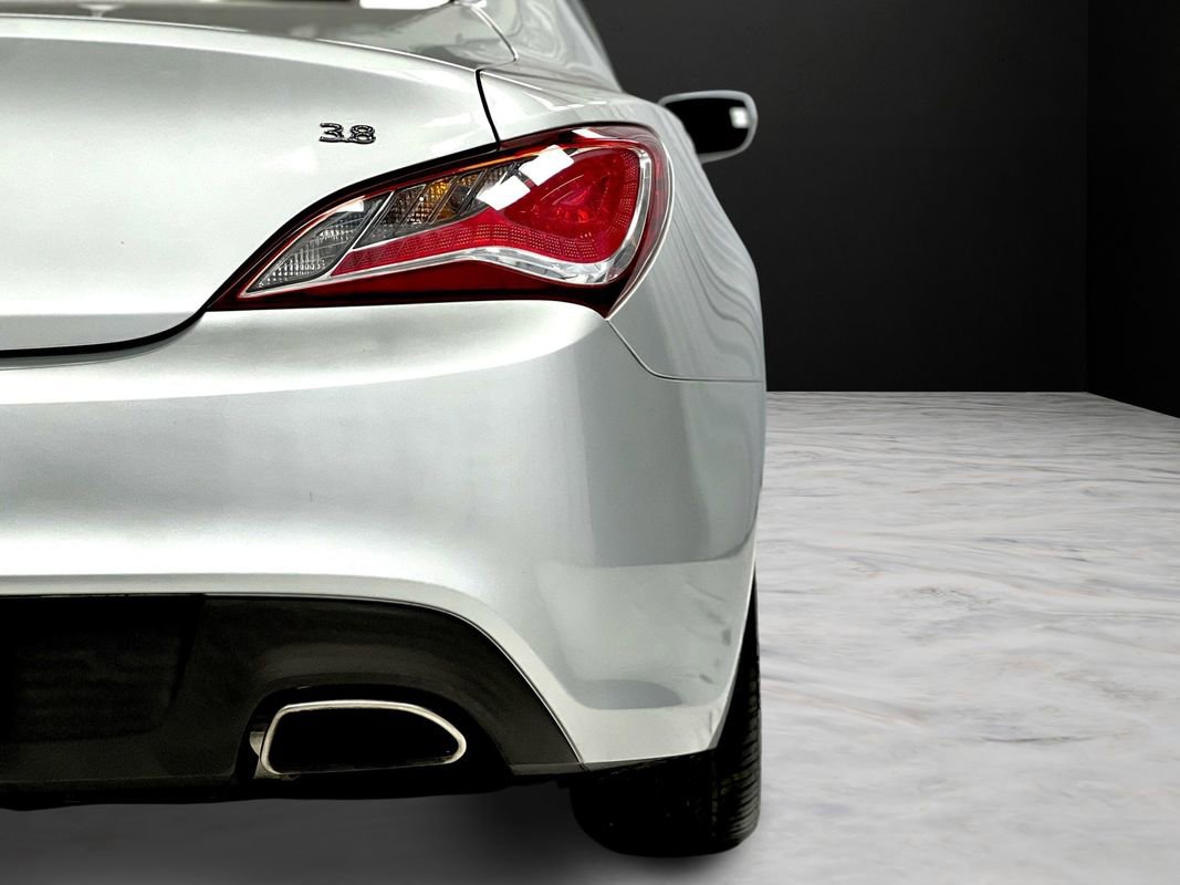 Used 2015 Hyundai Genesis 3.8 image 24