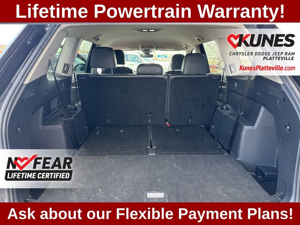 Used 2025 Volkswagen Atlas SE image 23