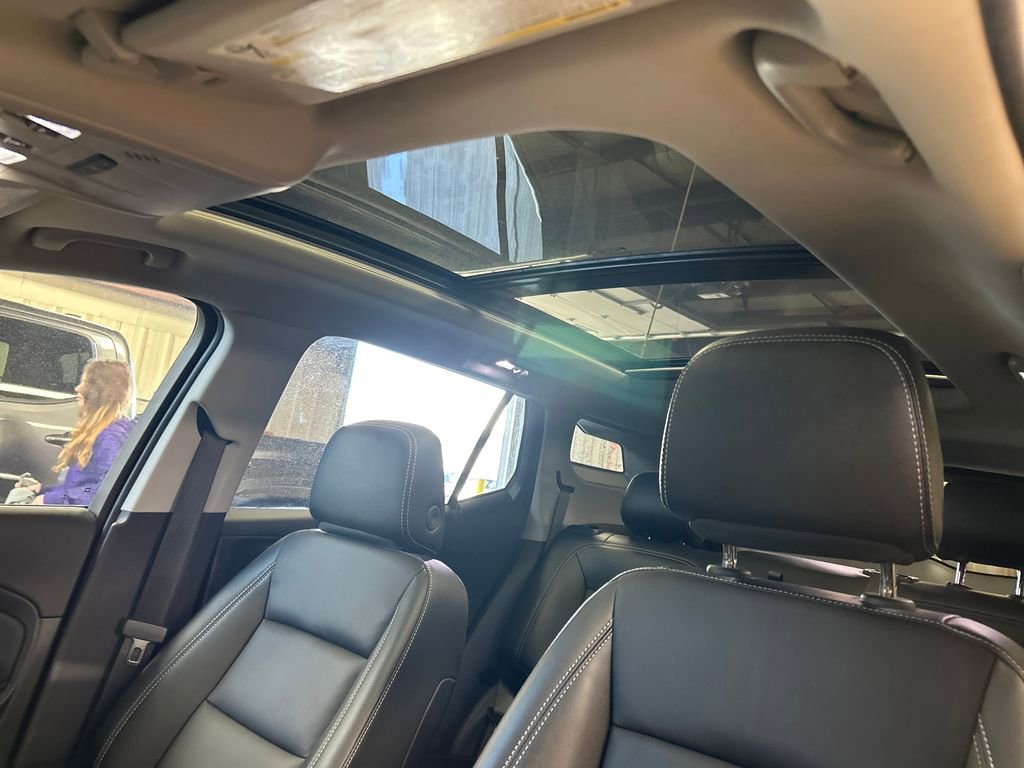 Certified 2024 GMC Terrain SLT w/ LPO, Floor Liner Package AWD/4WD image 13