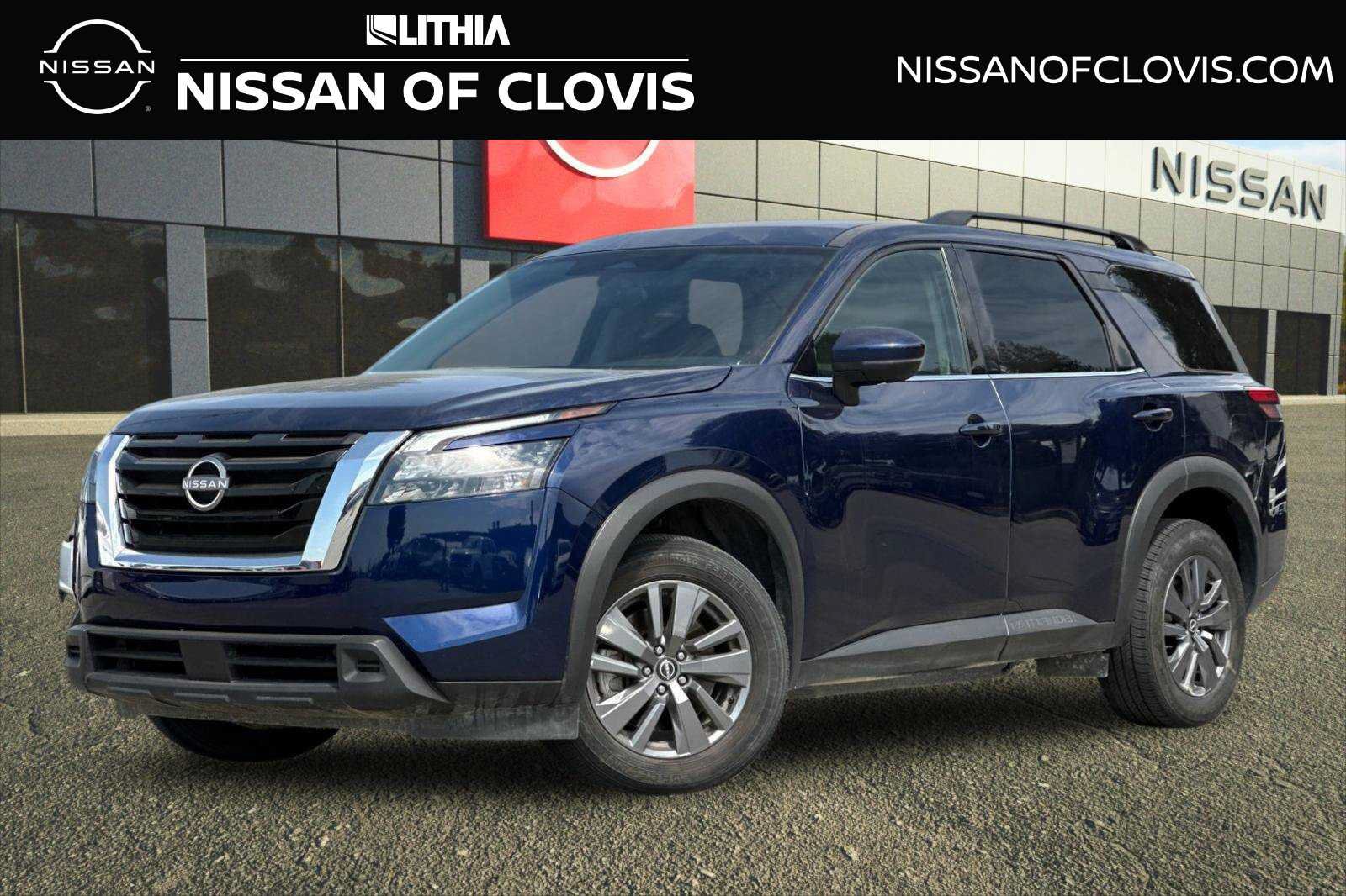 Used 2024 Nissan Pathfinder SV FWD image 1