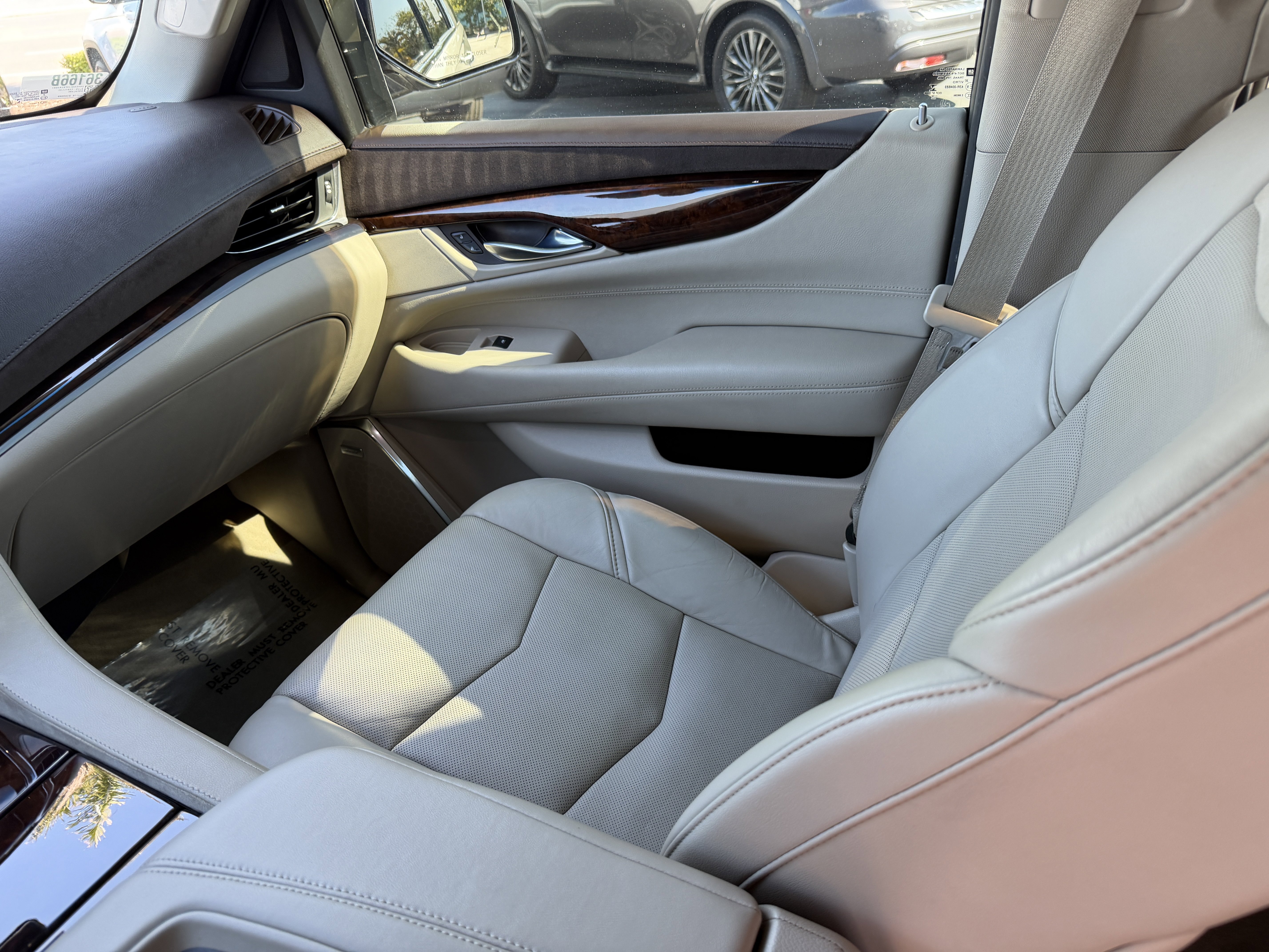 Used 2015 Cadillac Escalade ESV Luxury image 16