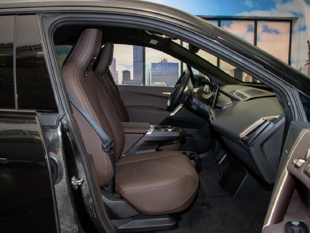 Used 2024 BMW iX xDrive50 w/ Premium Package AWD/4WD image 19