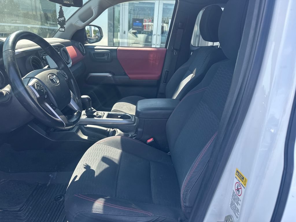 Used 2016 Toyota Tacoma SR5 w/ SR5 Appearance Package (SN) AWD/4WD image 9