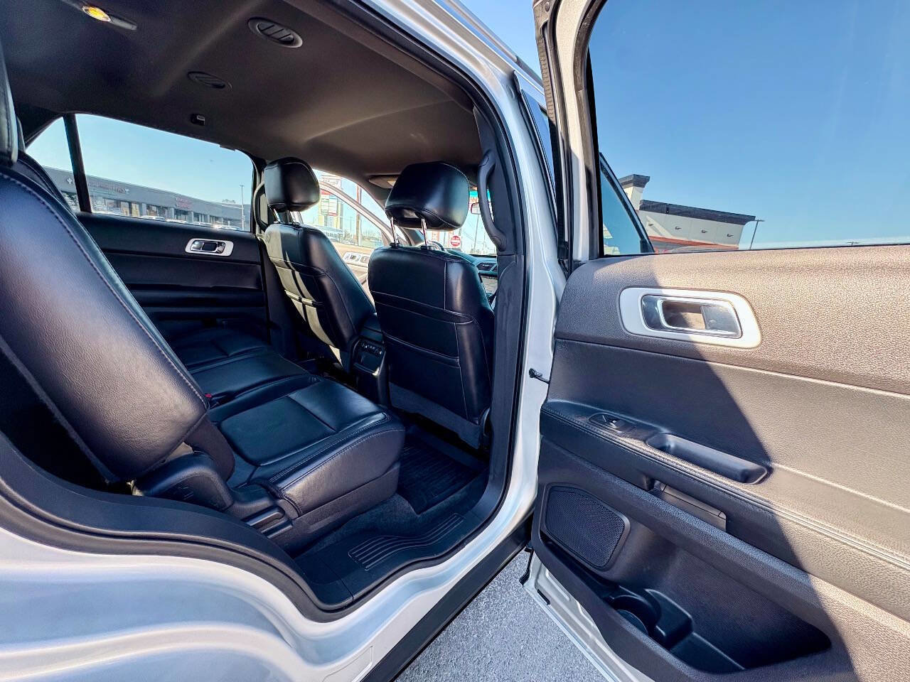 Used 2015 Ford Explorer XLT w/ Equipment Group 202B image 30