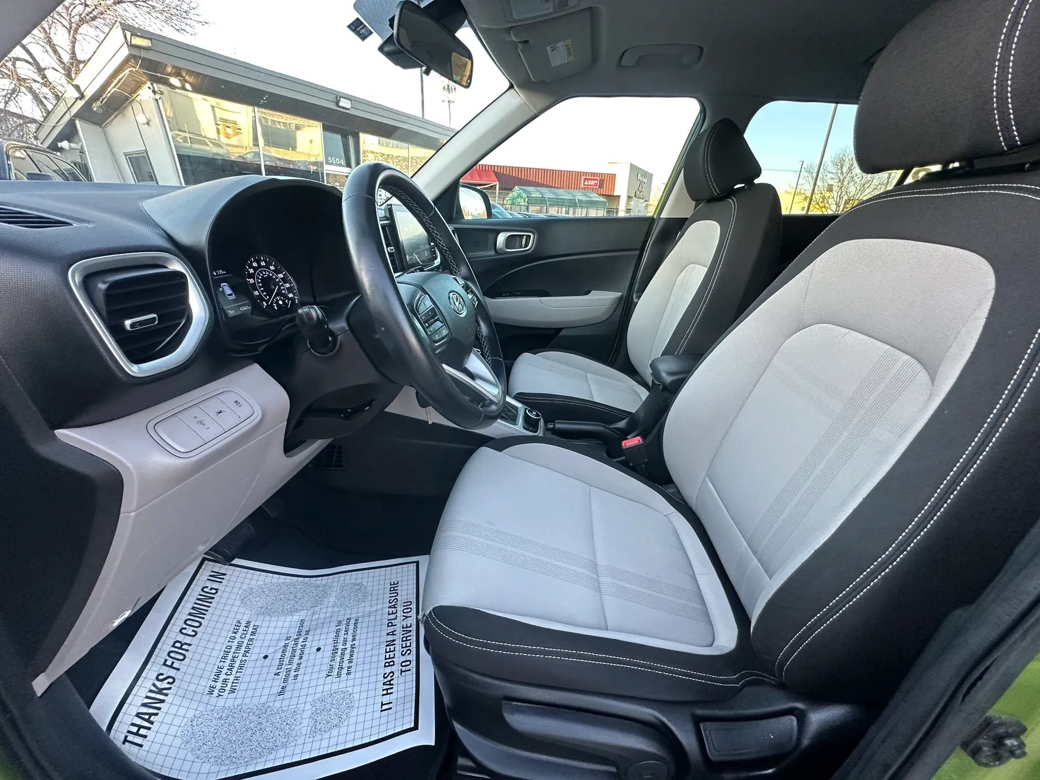 Used 2021 Hyundai Venue SEL FWD image 9
