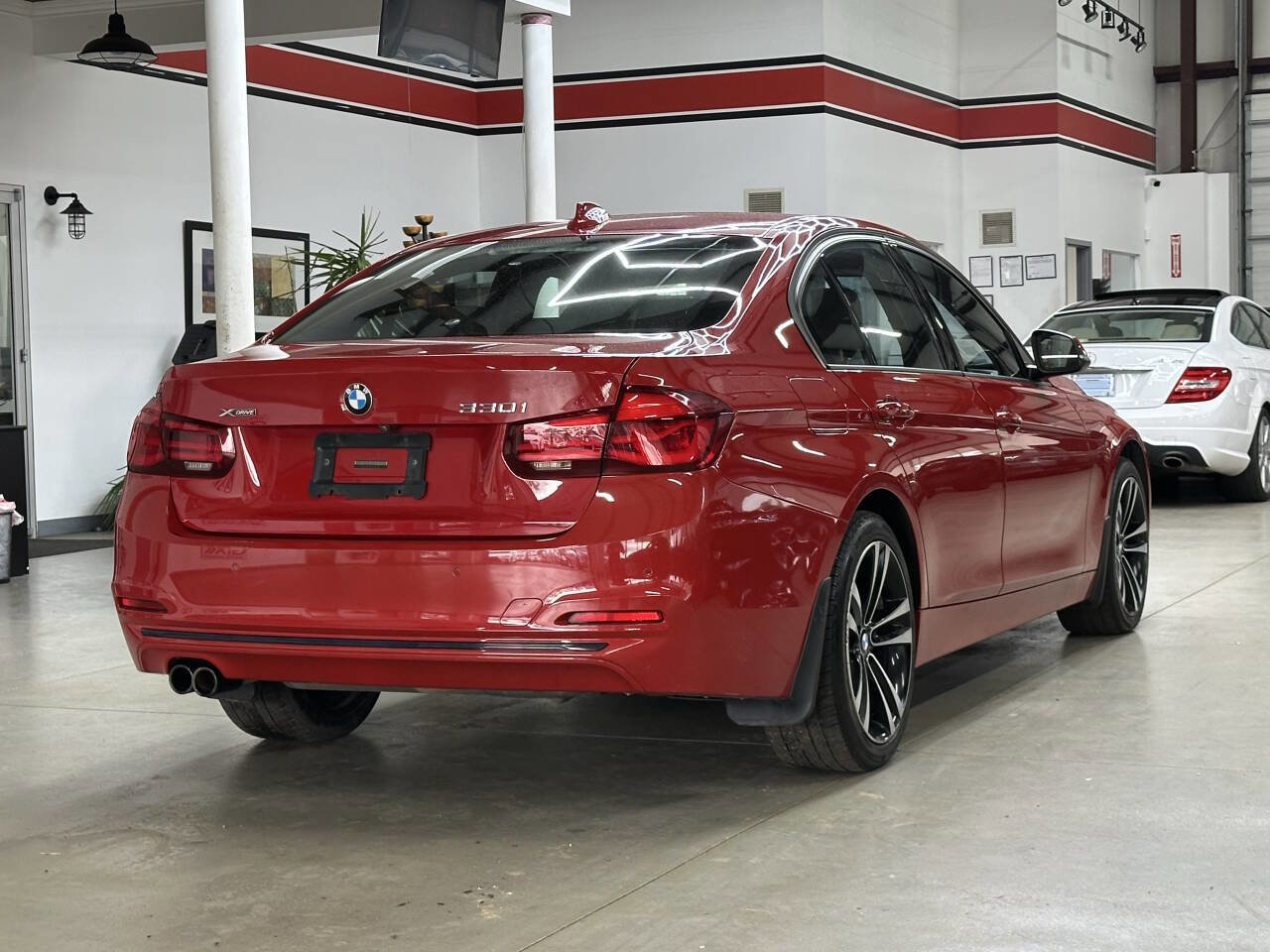 Used 2018 BMW 330i xDrive 330i xDrive AWD 4dr Sedan image 2