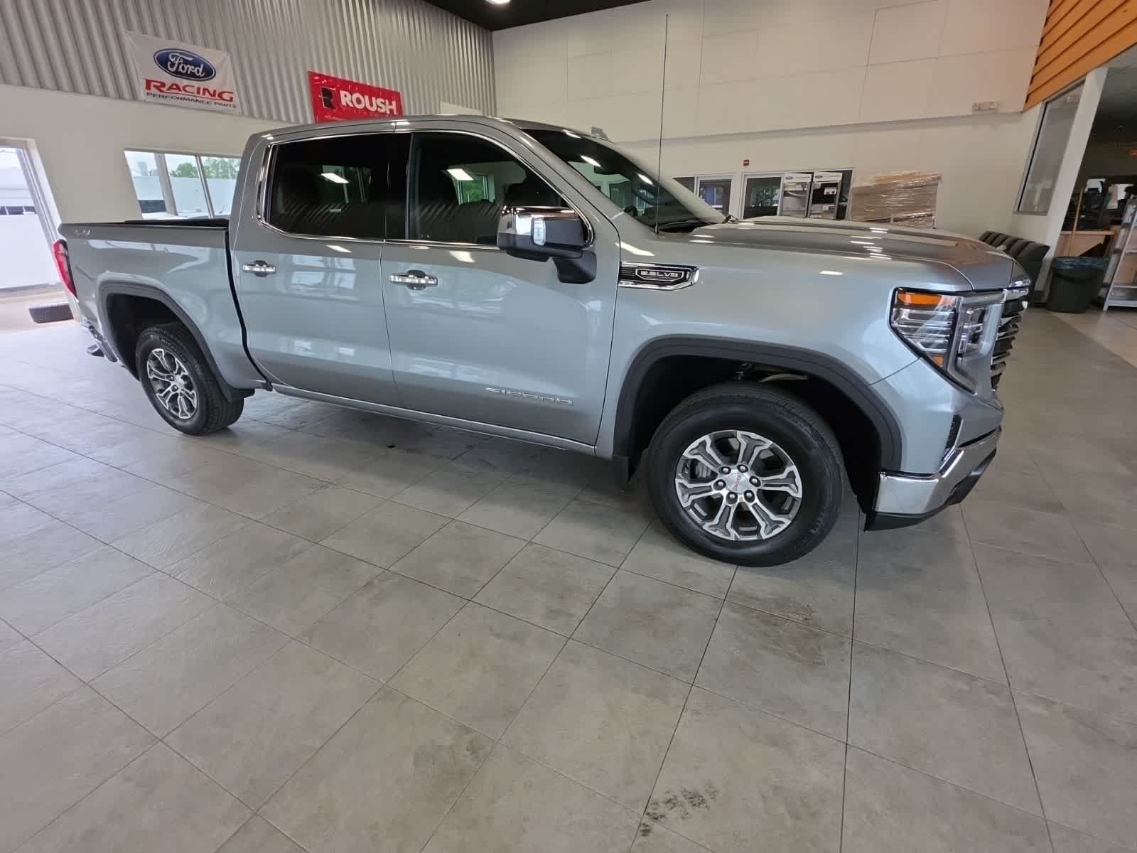 Used 2025 GMC Sierra 1500 SLT AWD/4WD image 8