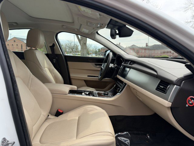 Used 2018 Jaguar XF Prestige AWD/4WD image 28