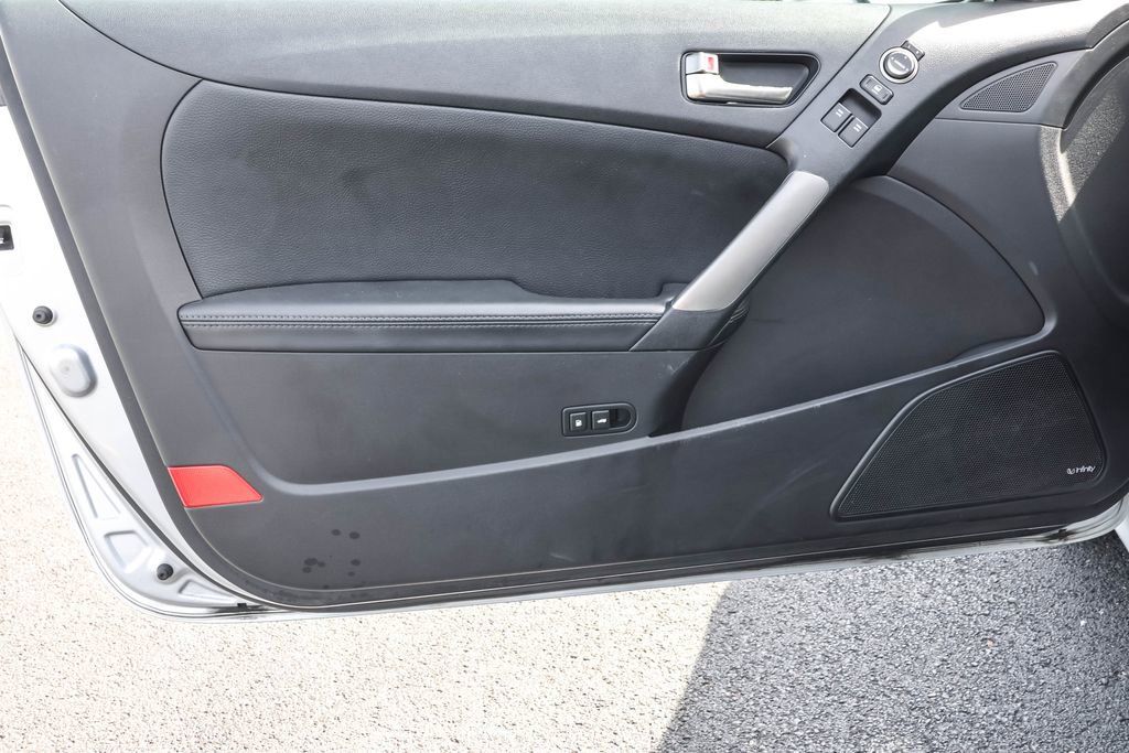 Used 2013 Hyundai Genesis 3.8 RWD image 29