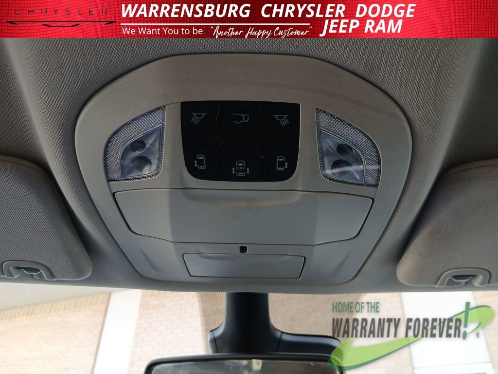 Used 2023 Chrysler Pacifica Touring-L image 30