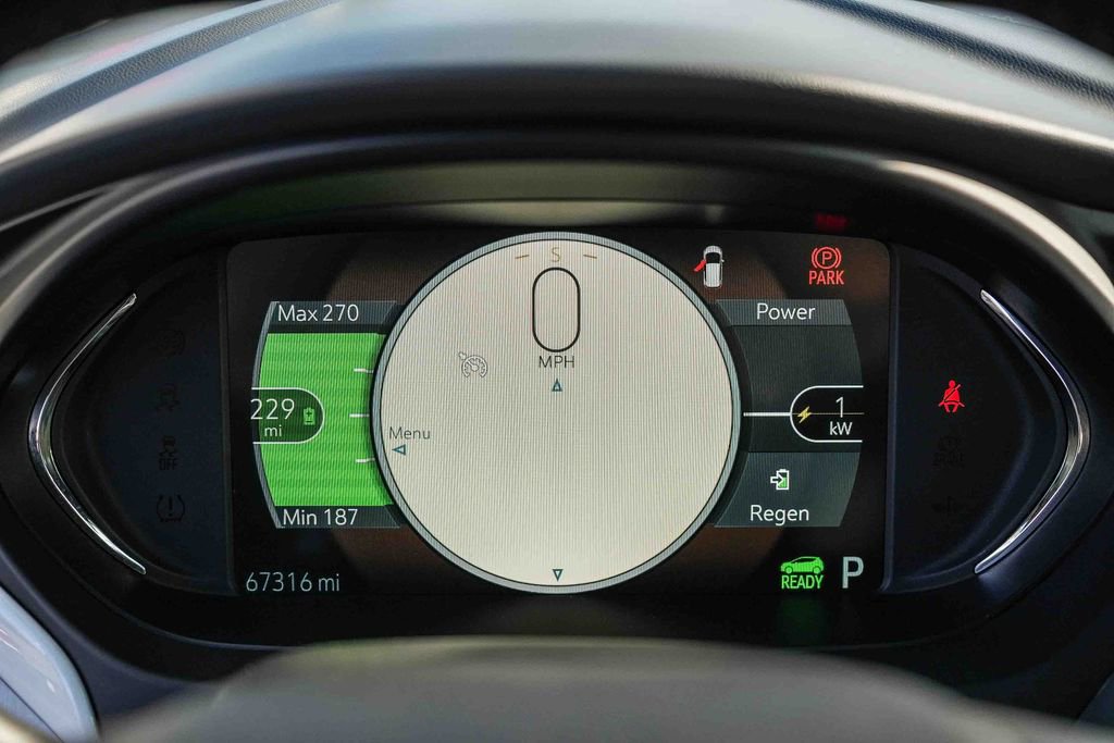 Used 2019 Chevrolet Bolt Premier FWD image 22