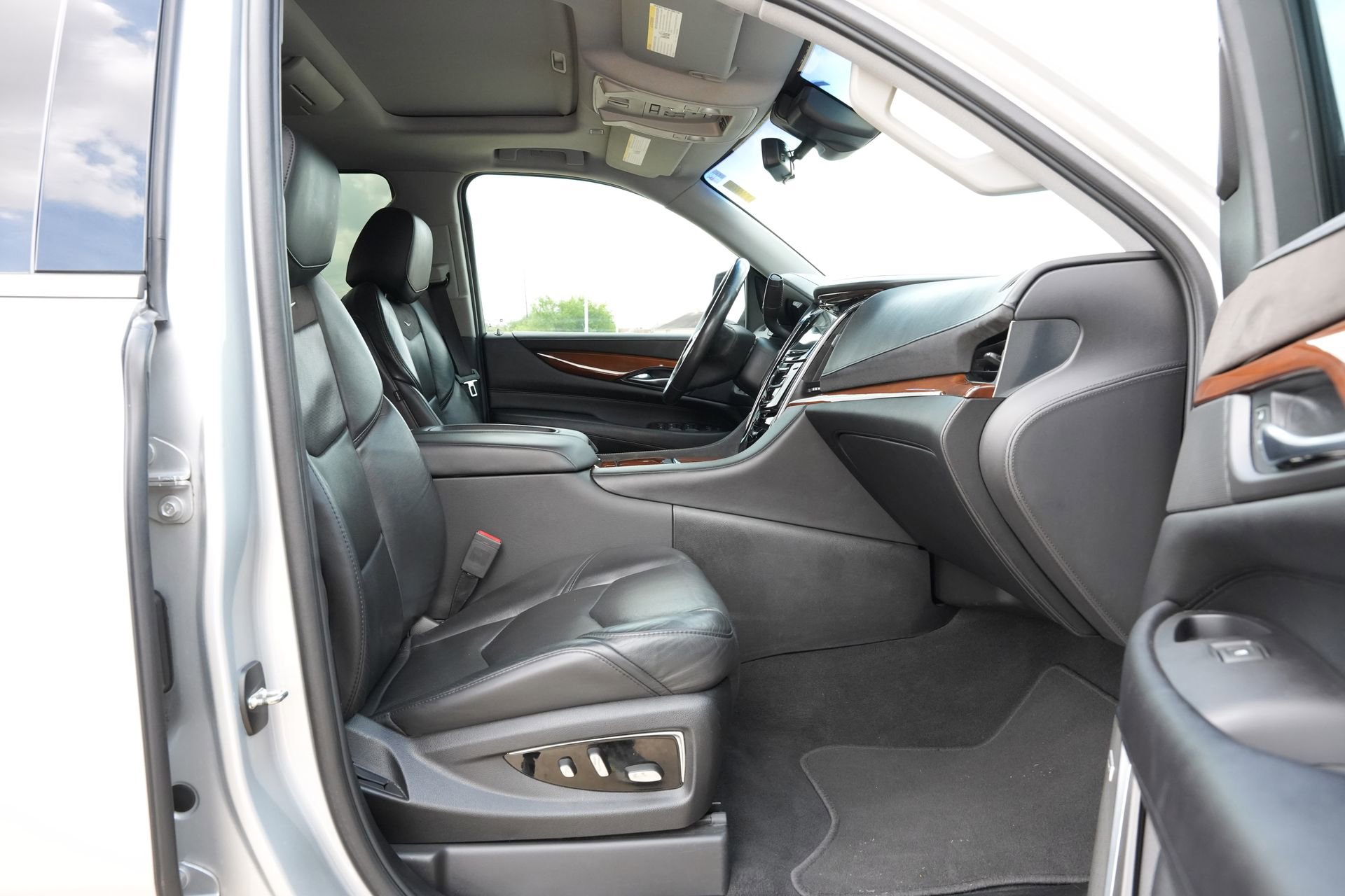 Used 2018 Cadillac Escalade ESV Luxury image 28