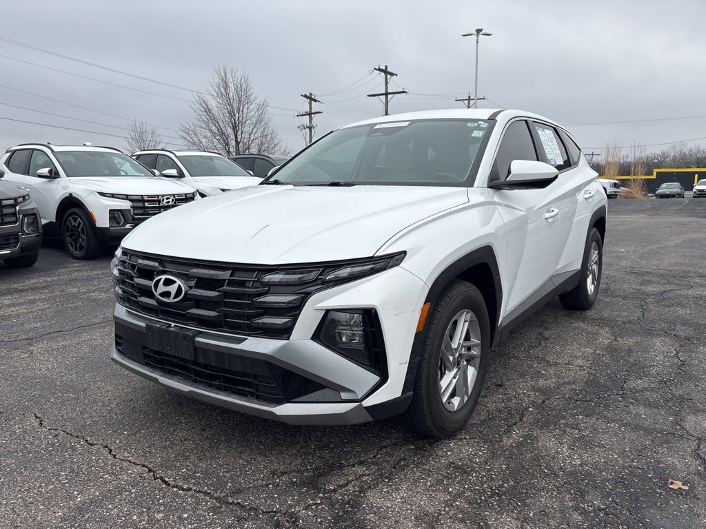 Used 2025 Hyundai Tucson SE image 1