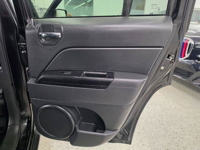 Used 2016 Jeep Patriot High Altitude FWD image 34