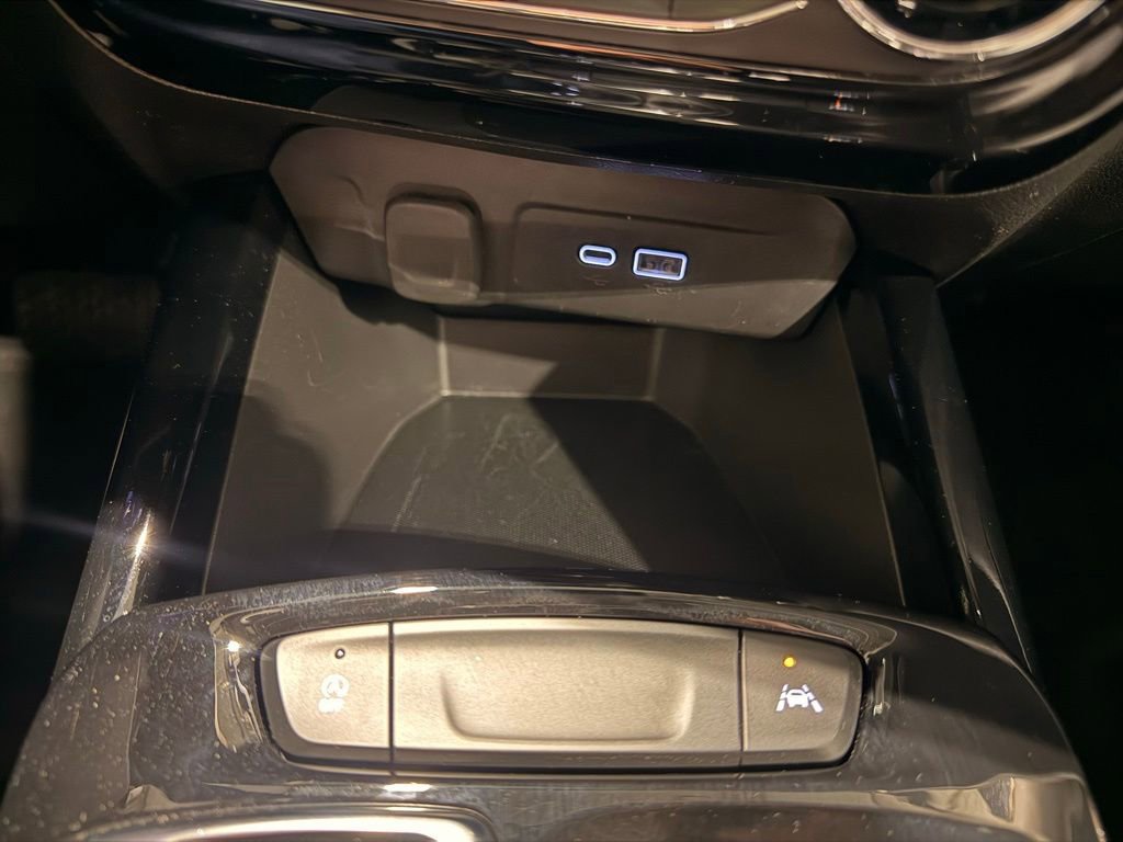 Used 2025 Chevrolet Trax LT FWD image 20