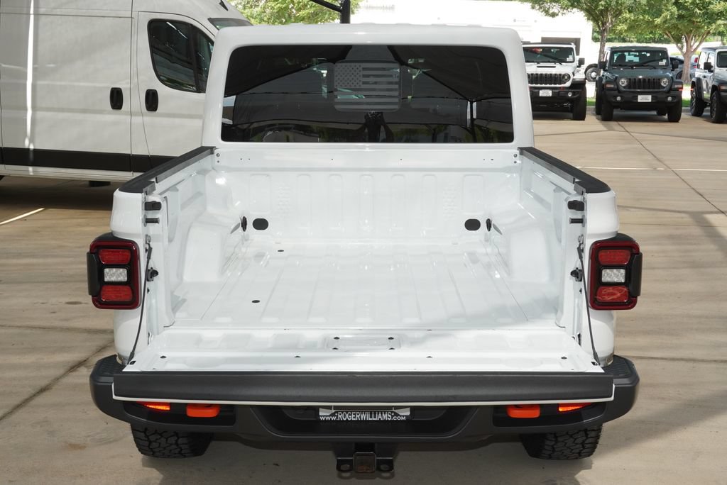 Used 2025 Jeep Gladiator Mojave w/ Convenience Group AWD/4WD image 27