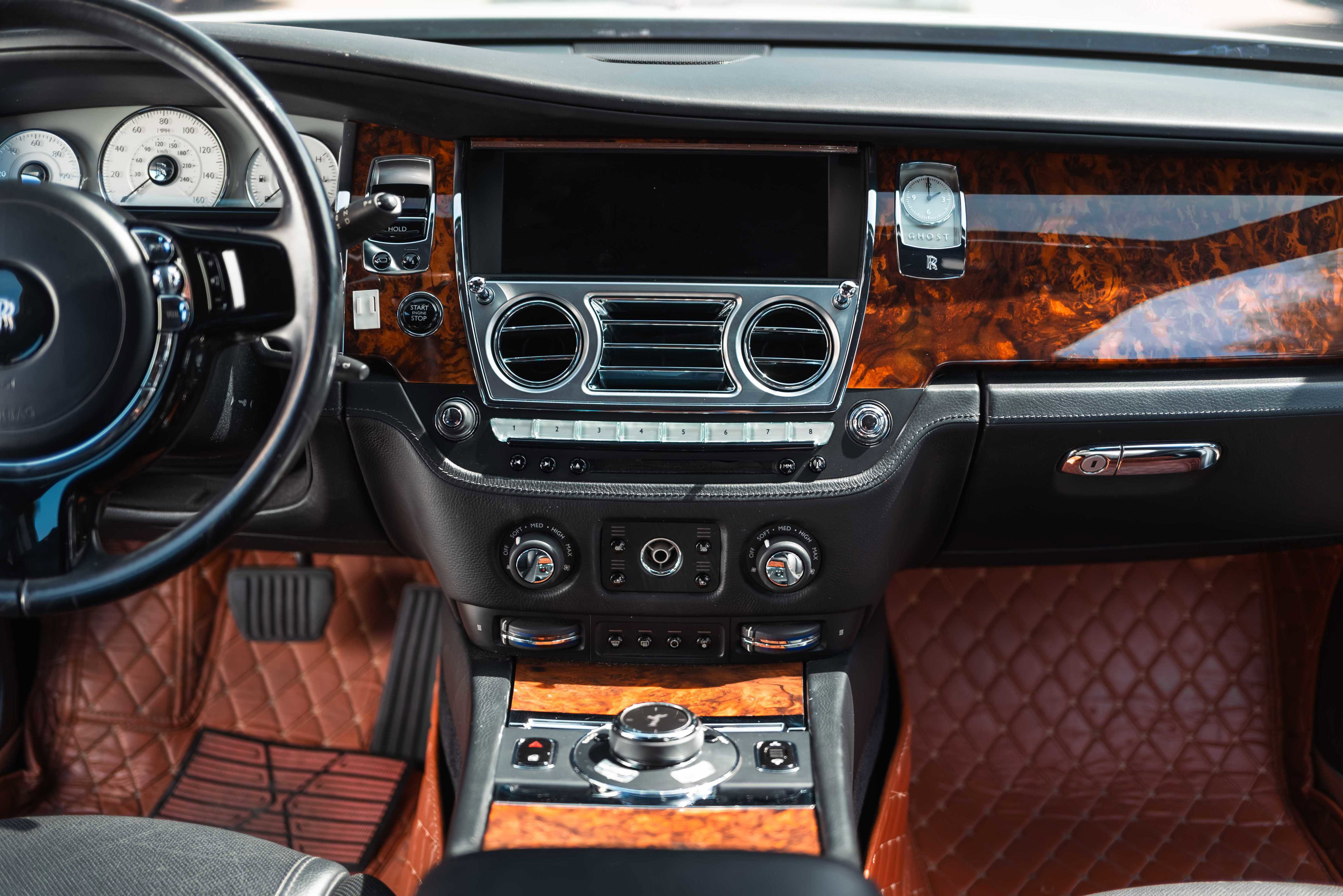 Used 2015 Rolls-Royce Ghost RWD image 11