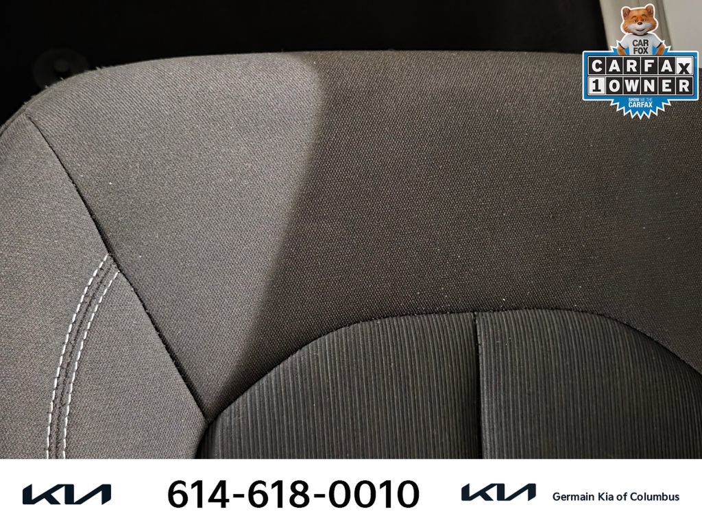 Used 2023 Chrysler Voyager LX image 27