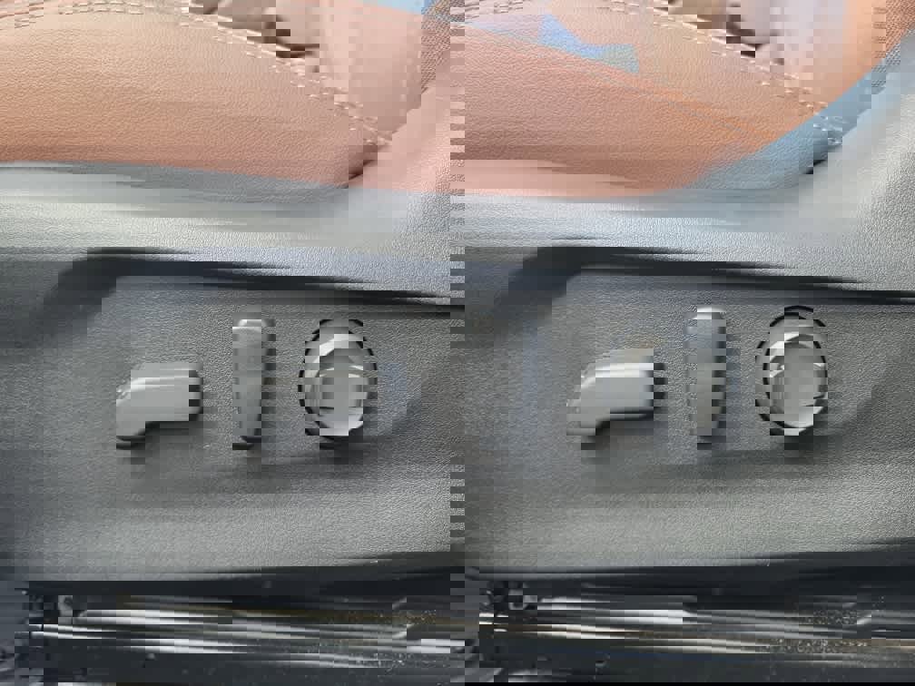 Used 2020 Subaru Forester Touring image 29